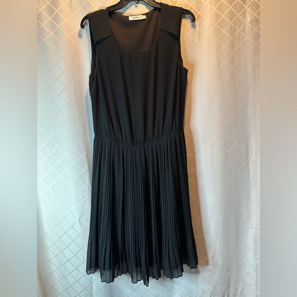 Pretty Knee Length Pleated Bottom Black Ricki’s Tank Dress - Picture 6 of 7